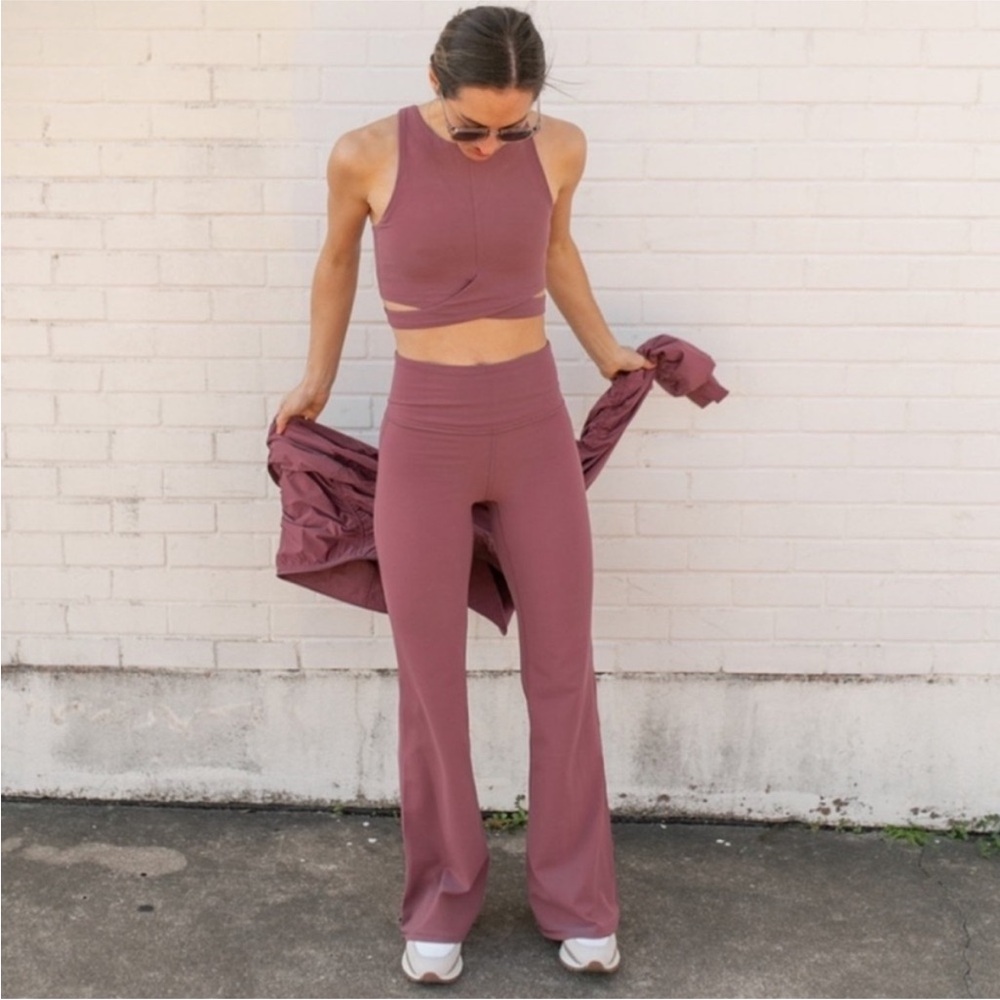 308. Athleta Elation Flare Leggings V Back Tawny Rose color Size M